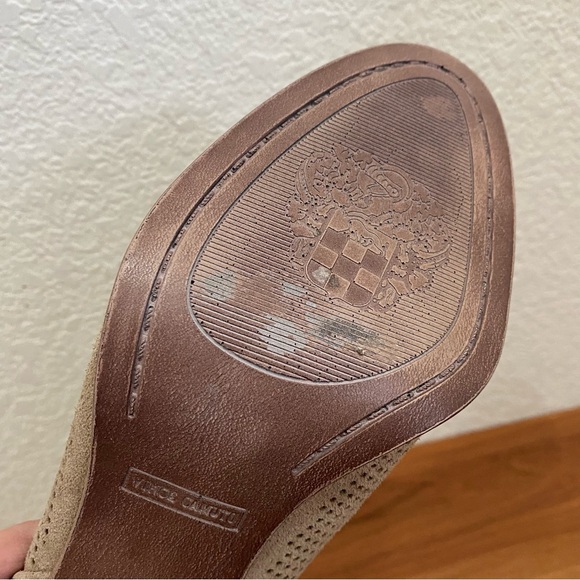 VINCE CAMUTO Perforated Tan Suede Heeled Booties Ankle Boots Women’s Size 7.5 - Picture 16 of 16